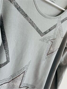 bianca. Womens T-Shirt Size L Gray Scoop Neck Long Sleeve Studded Star Graphic